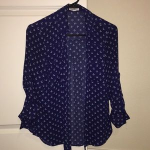 Super comfy Express sleek anchor button top